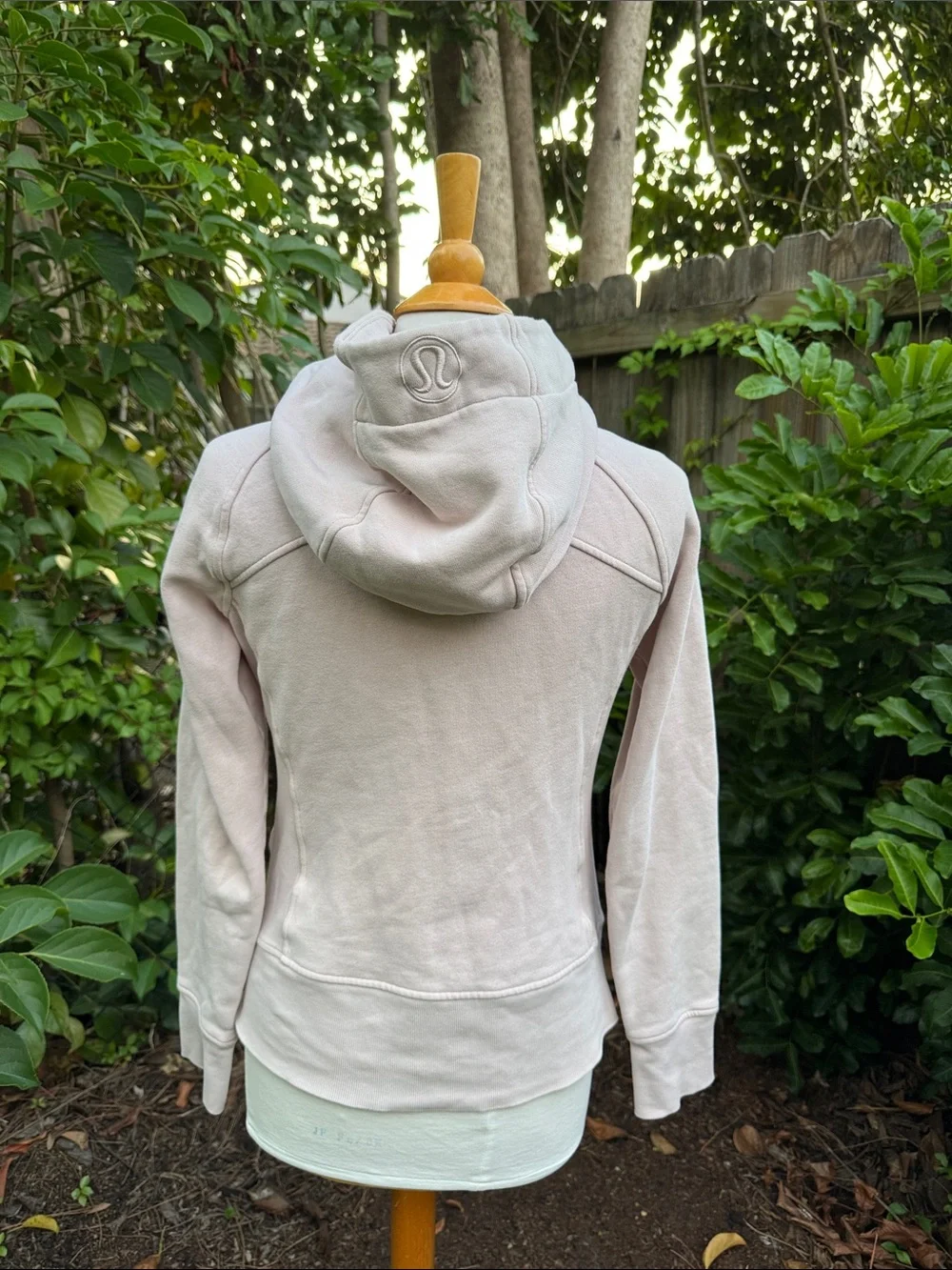 Lululemon Scuba Hoodie *Classic Cotton Fleece*, beige, size 6